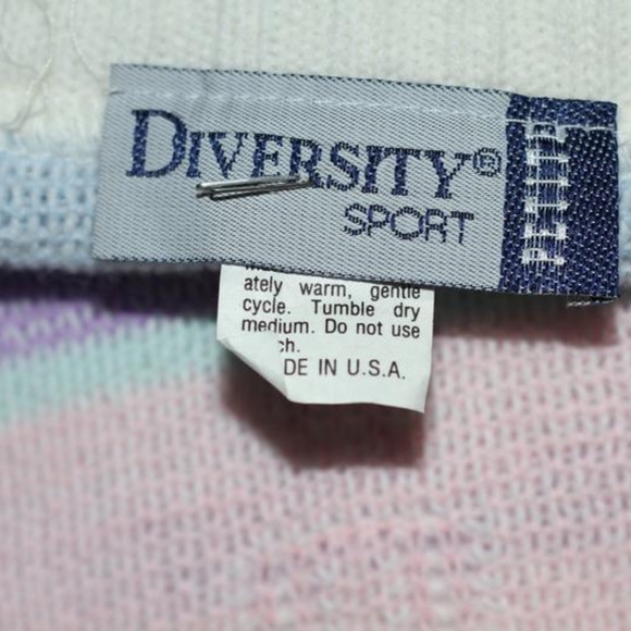 Diversity Sport Cotton Sweater (M-L) - Picture 8 of 8